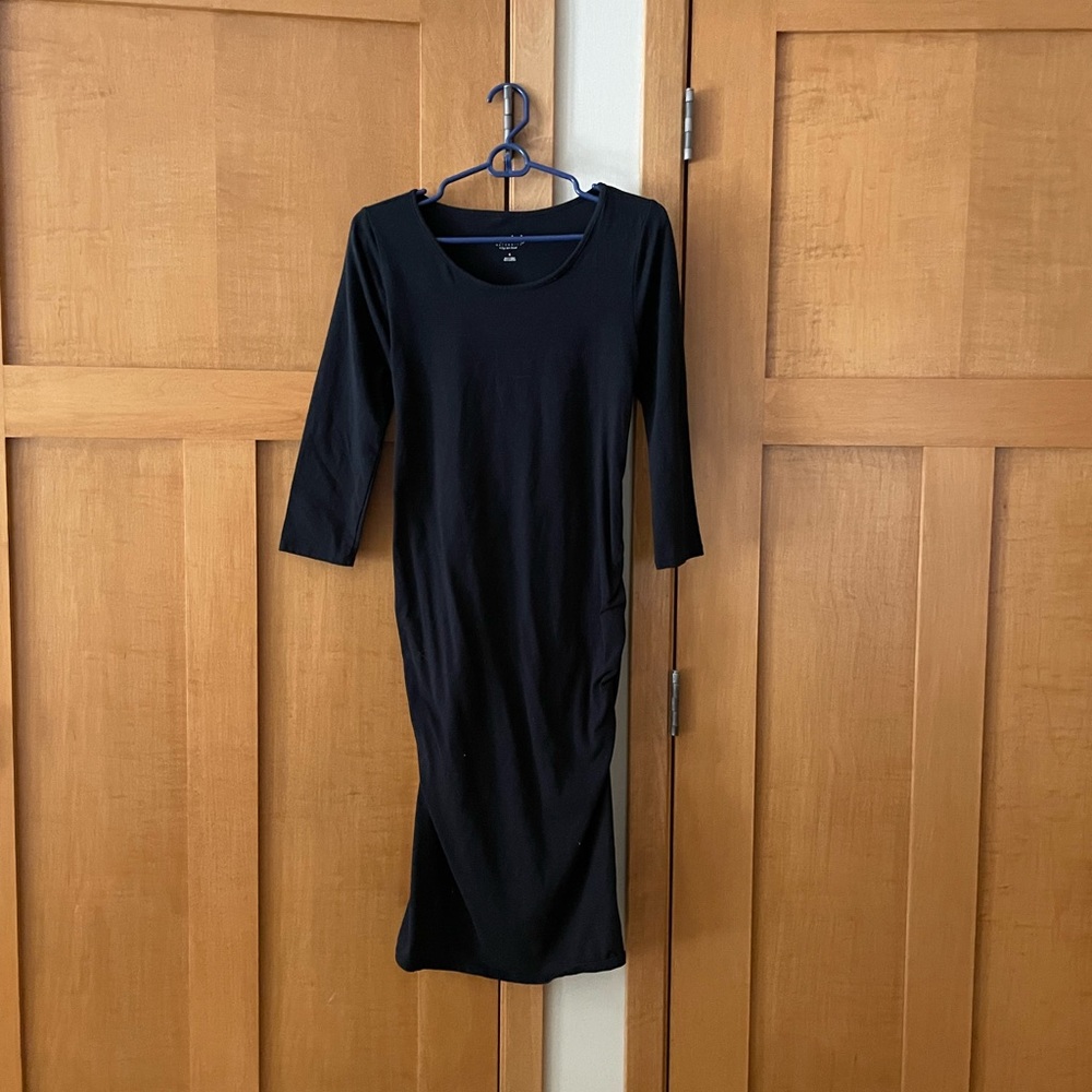 Long sleeve fitted maternity dress